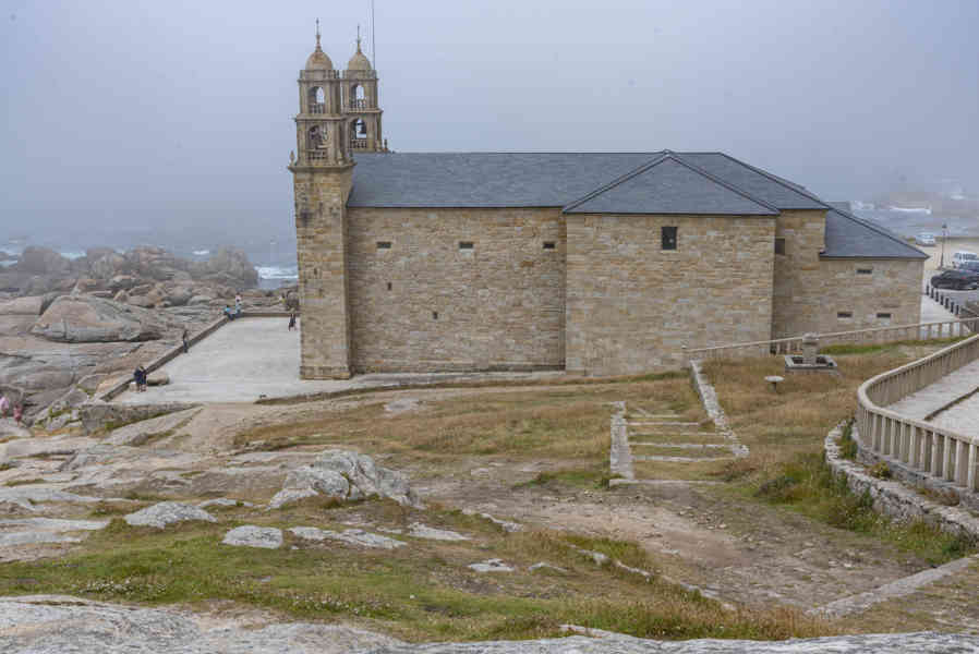 A Coruña 078 - Muxia - santuario de la vírgen de la Barca.jpg
